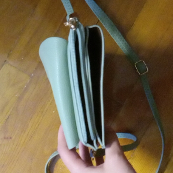 *last week - moving sale* NWOT Small Green Crossbody bag 5 for 10 - Picture 3 of 4